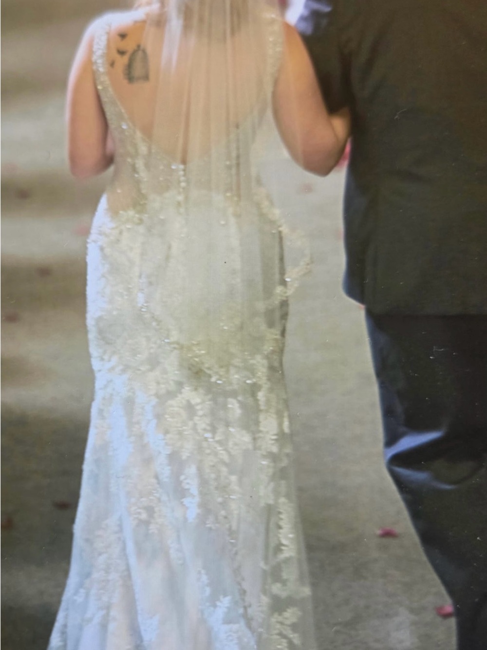 Beautiful Allure Bridals Lace Wedding Gown Size 10 - Picture 16 of 16